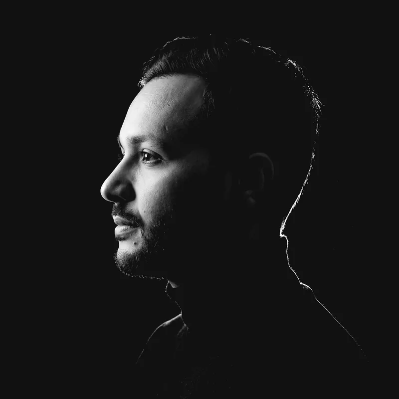 Portrait de profil d’Abdelhamid ZAIM, en noir et blanc